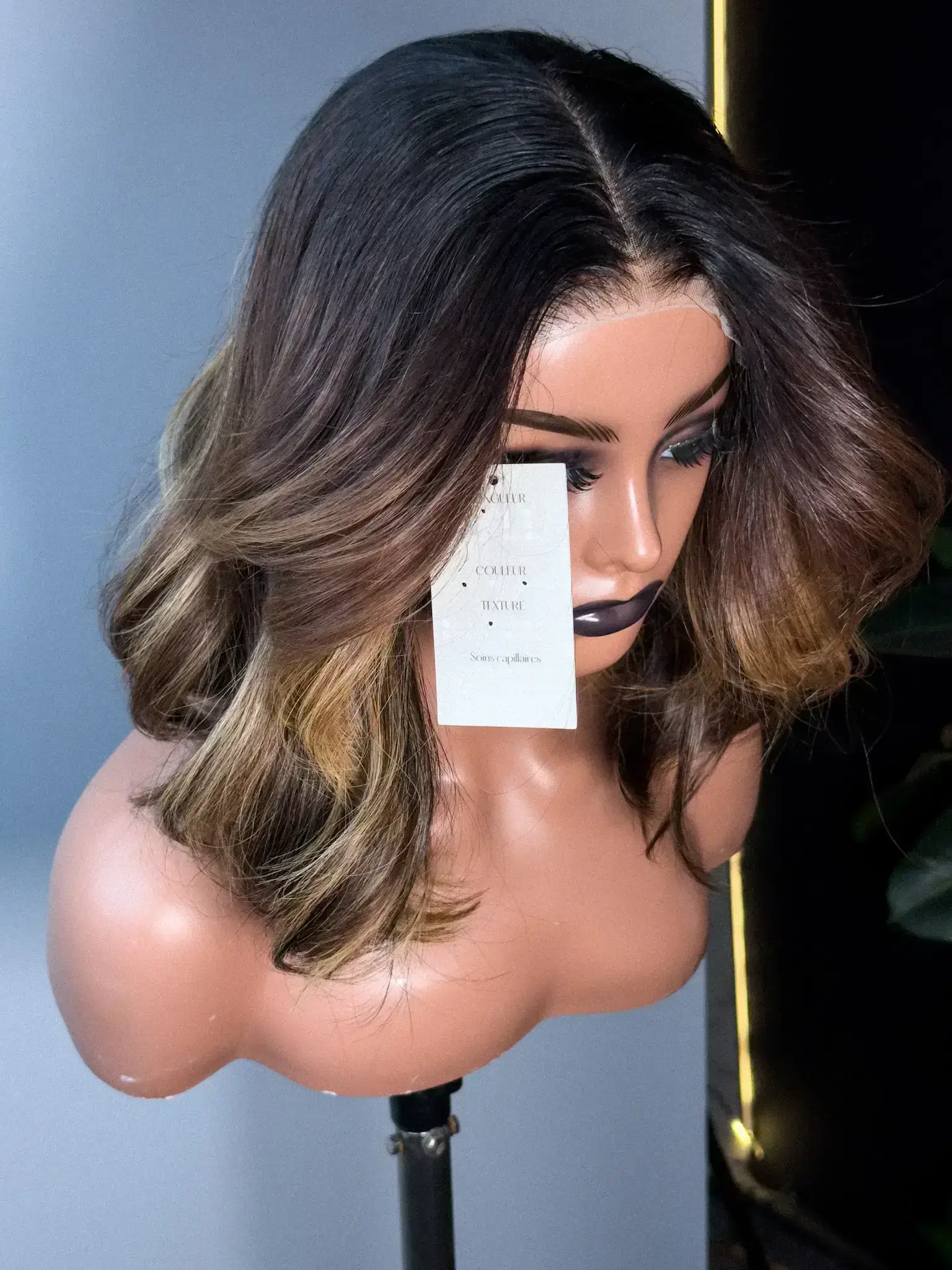 Perruque Malaisienne Freestyle Blonde Stella Closure 4x4 Lisse Naturels Cheveux 100%