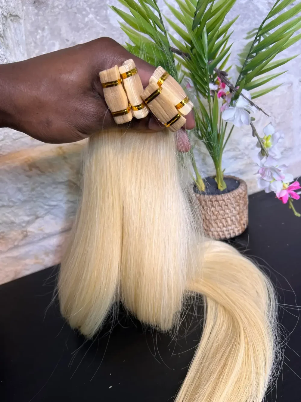 Tape-in extentions / Extensions Adhésives – Image 2